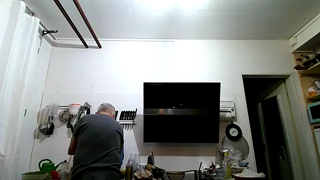 Snapshot of Berg_Boy chatting on February 24, 2026, 7:15 pm Berg Boy online show from February 24, 2026, 7:15 pm