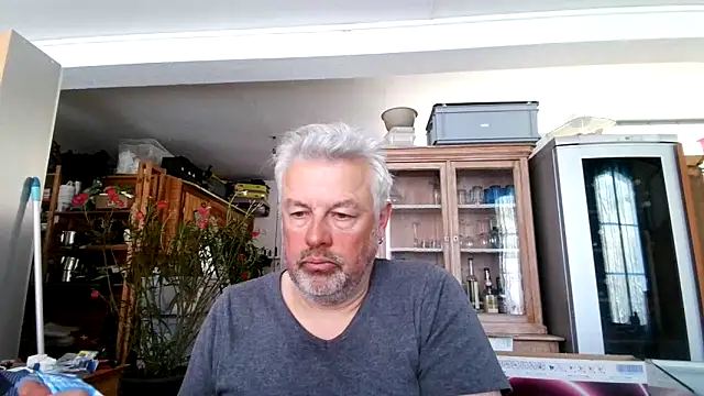 Snapshot of Berg_Boy chatting on March 11, 2025, 11:23 am Berg Boy online show from March 11, 2025, 11:23 am