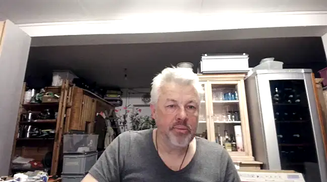 Snapshot of Berg_Boy chatting on March 13, 2025, 9:37 pm Berg Boy online show from March 13, 2025, 9:37 pm