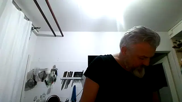 Snapshot of Berg_Boy chatting on February 14, 2026, 8:42 pm Berg Boy online show from February 14, 2026, 8:42 pm