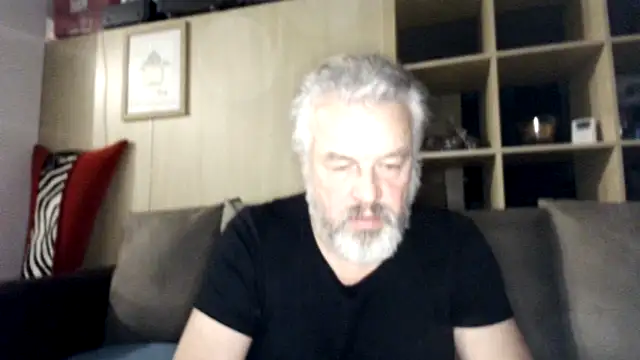 Snapshot of Berg_Boy chatting on December 16, 2025, 8:35 pm Berg Boy online show from December 16, 2025, 8:35 pm