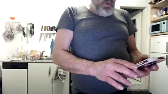 Snapshot of Berg_Boy chatting on January 13, 2026, 10:13 pm Berg Boy online show from January 13, 2026, 10:13 pm