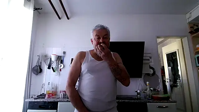 Snapshot of Berg_Boy chatting on February 7, 2026, 10:01 am Berg Boy online show from February 7, 2026, 10:01 am