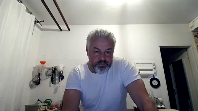 Snapshot of Berg_Boy chatting on November 7, 2025, 4:28 am Berg Boy online show from November 7, 2025, 4:28 am