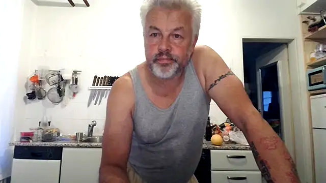 Snapshot of Berg_Boy chatting on September 16, 2025, 5:25 pm Berg Boy online show from September 16, 2025, 5:25 pm