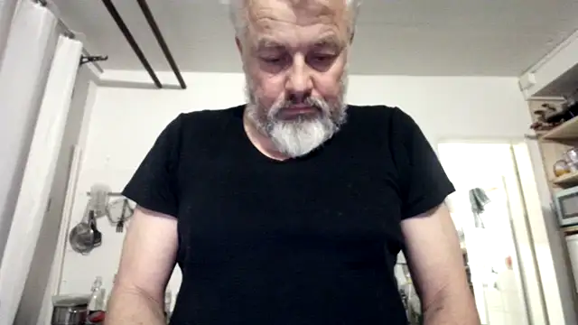 Snapshot of Berg_Boy chatting on February 17, 2026, 12:52 am Berg Boy online show from February 17, 2026, 12:52 am