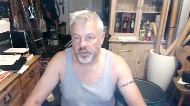 Snapshot of Berg_Boy chatting on September 26, 2025, 10:05 pm Berg Boy online show from September 26, 2025, 10:05 pm