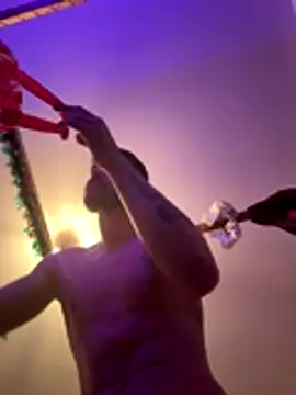 Snapshot of Hugo34bg chatting on December 20, 2025, 2:47 am Hugo34bg online show from December 20, 2025, 2:47 am