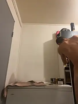 Snapshot of Hugo34bg chatting on November 2, 2025, 2:27 am Hugo34bg online show from November 2, 2025, 2:27 am