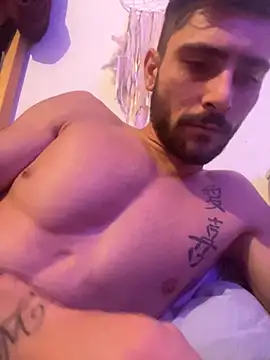 Snapshot of Hugo34bg chatting on November 1, 2025, 3:13 am Hugo34bg online show from November 1, 2025, 3:13 am