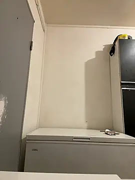 Snapshot of Hugo34bg chatting on March 4, 2026, 12:29 am Hugo34bg online show from March 4, 2026, 12:29 am