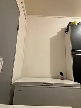 Snapshot of Hugo34bg chatting on February 3, 2026, 3:37 am Hugo34bg online show from February 3, 2026, 3:37 am