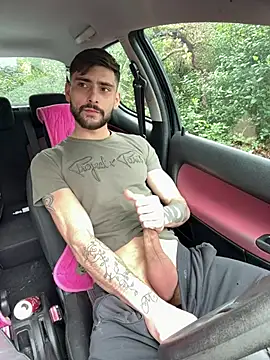 Snapshot of Hugo34bg chatting on February 19, 2026, 9:50 am Hugo34bg online show from February 19, 2026, 9:50 am