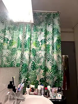 Snapshot of Hugo34bg chatting on January 17, 2026, 4:27 am Hugo34bg online show from January 17, 2026, 4:27 am