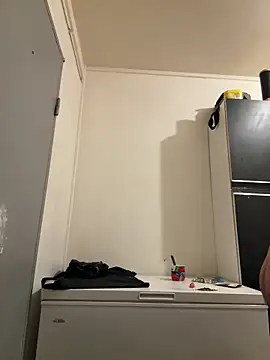 Snapshot of Hugo34bg chatting on February 17, 2026, 1:25 am Hugo34bg online show from February 17, 2026, 1:25 am