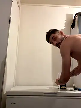 Snapshot of Hugo34bg chatting on January 6, 2026, 3:43 am Hugo34bg online show from January 6, 2026, 3:43 am