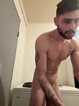 Snapshot of Hugo34bg chatting on February 24, 2026, 5:19 am Hugo34bg online show from February 24, 2026, 5:19 am