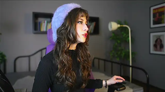 Snapshot of Miyuki_wolf chatting on January 10, 2026, 8:37 pm Miyuki wolf online show from January 10, 2026, 8:37 pm