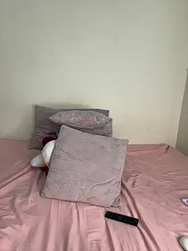 Snapshot of Ivelleee_ chatting on December 15, 2025, 10:48 pm Ivelleee online show from December 15, 2025, 10:48 pm