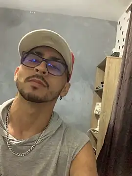Snapshot of NicolasChest_xxx chatting on September 29, 2025, 2:40 am NicolasChest xxx online show from September 29, 2025, 2:40 am
