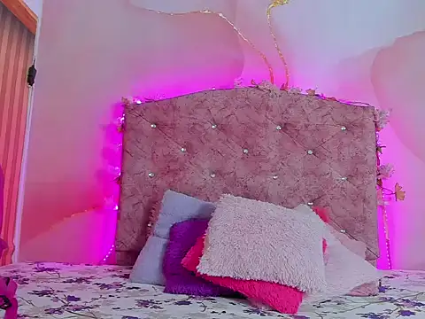 emily  sweet   online show from November 14, 2025, 3:10 am