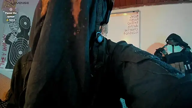 Snapshot of cos_operator chatting on November 22, 2025, 7:13 pm cos operator online show from November 22, 2025, 7:13 pm