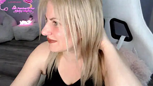 Snapshot of BellaStar84 chatting on January 7, 2026, 11:59 am BellaStar84 online show from January 7, 2026, 11:59 am