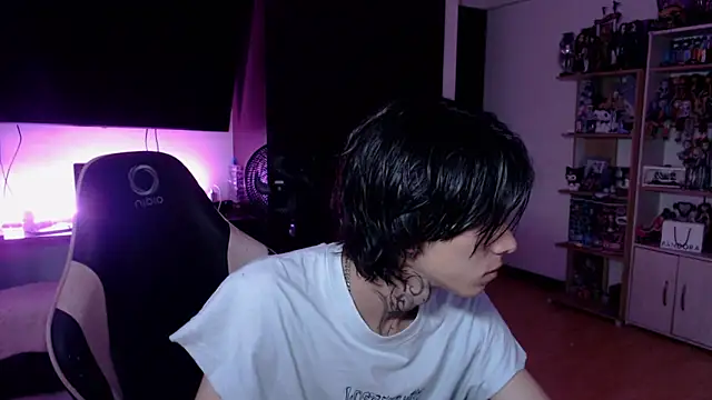 Snapshot of xIce_Boy chatting on December 4, 2025, 12:15 pm xIce Boy online show from December 4, 2025, 12:15 pm