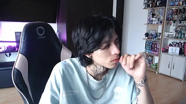 Snapshot of xIce_Boy chatting on December 5, 2025, 1:32 pm xIce Boy online show from December 5, 2025, 1:32 pm