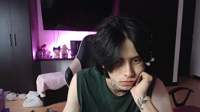 Snapshot of xIce_Boy chatting on December 14, 2025, 10:26 pm xIce Boy online show from December 14, 2025, 10:26 pm