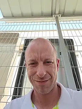 Snapshot of svenpfeifer chatting on June 21, 2026, 10:43 am svenpfeifer online show from June 21, 2026, 10:43 am