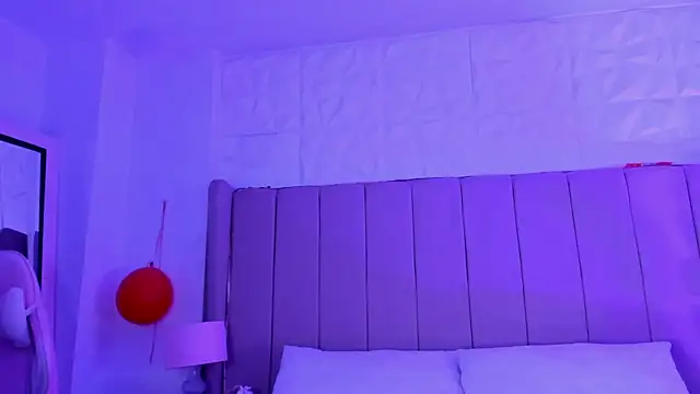 Snapshot of CarolineNasty chatting on March 12, 2025, 12:47 pm CarolineNasty online show from March 12, 2025, 12:47 pm