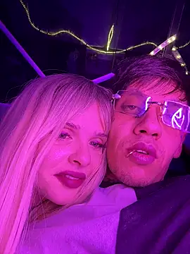 Snapshot of LoganPeny chatting on November 7, 2025, 8:19 am LoganPeny online show from November 7, 2025, 8:19 am