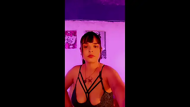 Snapshot of LoganPeny chatting on March 19, 2025, 5:19 am LoganPeny online show from March 19, 2025, 5:19 am