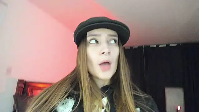 Snapshot of Hat_girl chatting on November 20, 2025, 5:41 am Hat girl online show from November 20, 2025, 5:41 am