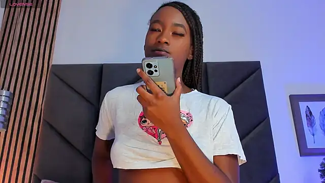 Kendallross28 online show from September 16, 2025, 1:56 pm