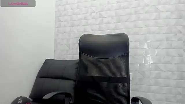 Stone grey1  online show from March 13, 2025, 11:16 pm