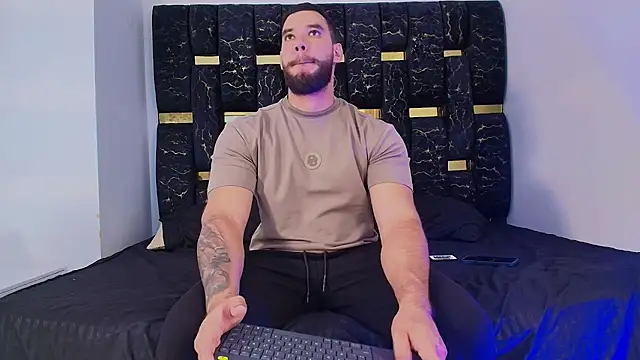 Snapshot of chris_blake__ chatting on November 21, 2025, 6:29 pm chris blake online show from November 21, 2025, 6:29 pm