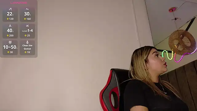 natasha  black online show from November 21, 2025, 7:35 pm