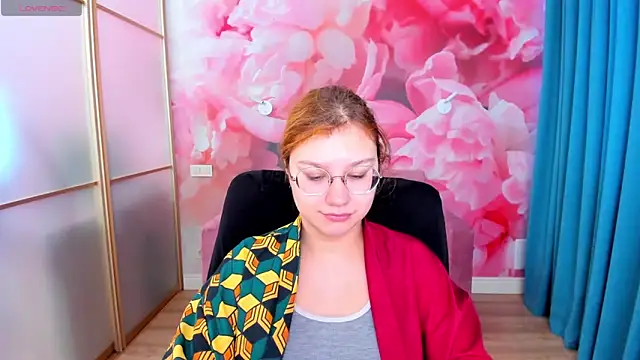 AngelinaLow online show from February 13, 2026, 6:35 am