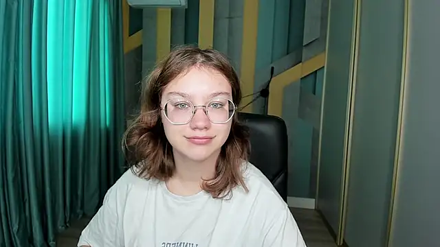 AngelinaLow online show from October 30, 2025, 12:25 pm