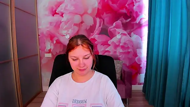 Snapshot of AngelinaLow chatting on May 5, 2026, 11:24 am AngelinaLow online show from May 5, 2026, 11:24 am
