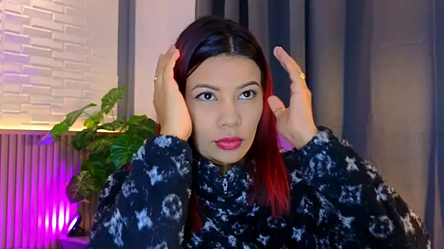 TiffanyWalk online show from November 10, 2025, 10:53 am