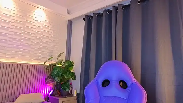 TiffanyWalk online show from December 2, 2025, 10:50 am