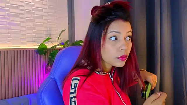 TiffanyWalk online show from November 13, 2025, 11:03 am