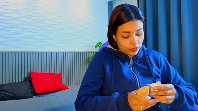 TiffanyWalk online show from March 20, 2026, 12:39 pm