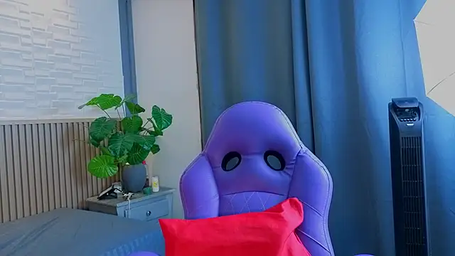 TiffanyWalk online show from February 26, 2026, 12:38 pm