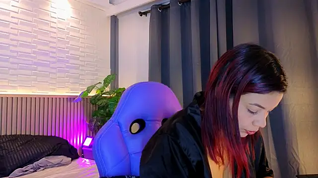 TiffanyWalk online show from November 1, 2025, 11:15 am