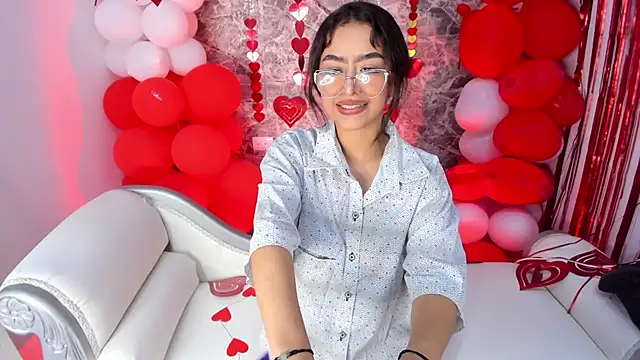 sophie-carter online show from February 13, 2026, 7:36 pm