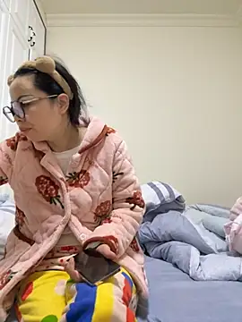 Snapshot of aa520uv chatting on October 22, 2025, 12:32 am aa520uv online show from October 22, 2025, 12:32 am